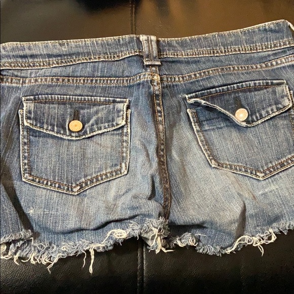 Style up denim shorts - Picture 2 of 2